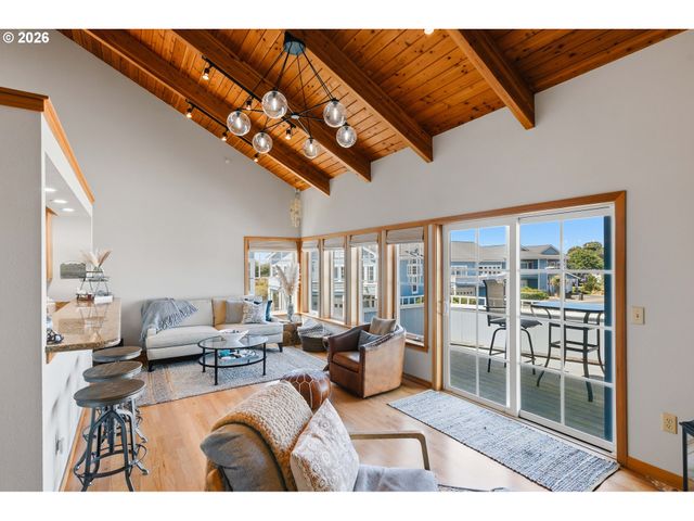 1359 VILLAGE Loop, Bandon, OR 97411