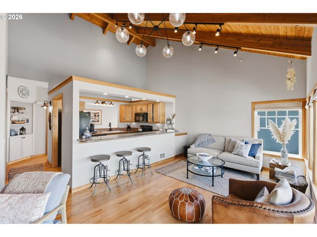 1359 VILLAGE Loop, Bandon, OR 97411