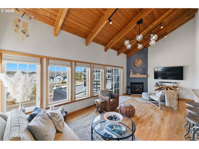 1359 VILLAGE Loop, Bandon, OR 97411