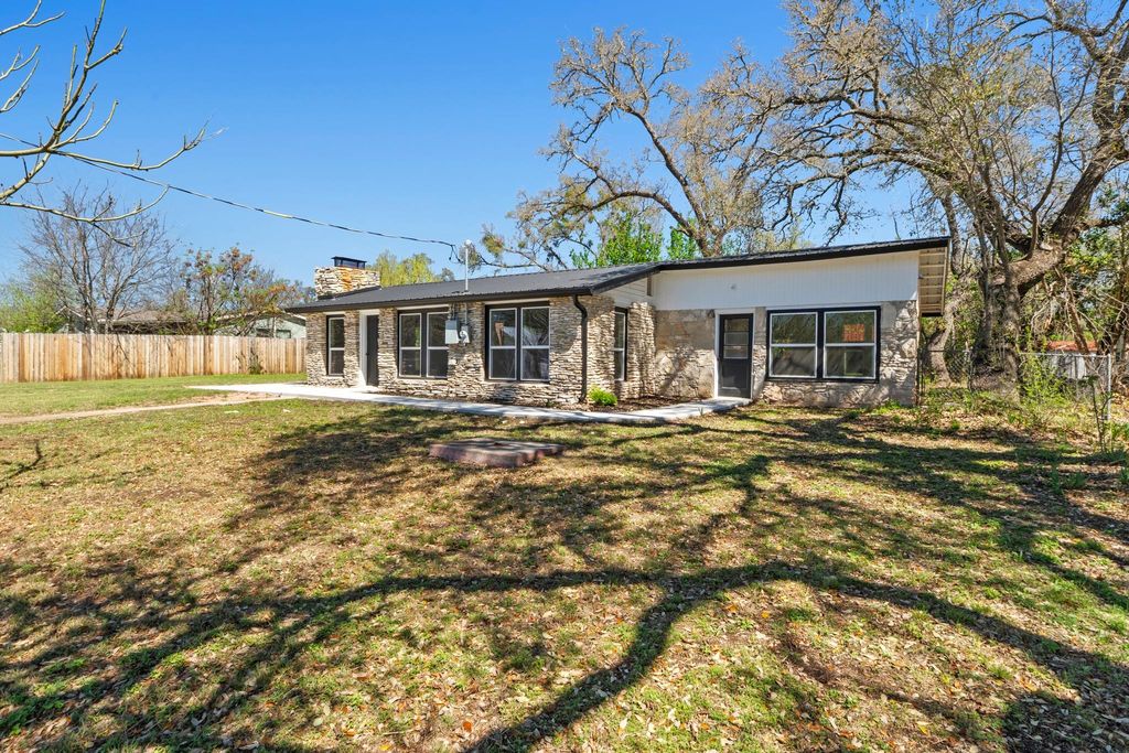 201 County Road 279, Liberty Hill, TX 78642