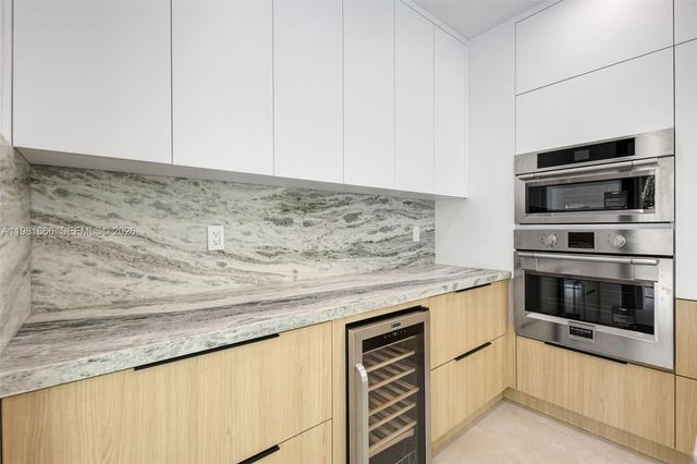 569 NW 44th St, Miami, FL 33127