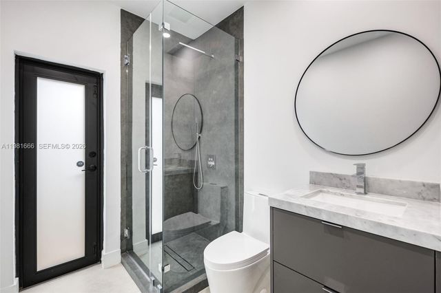 569 NW 44th St, Miami, FL 33127