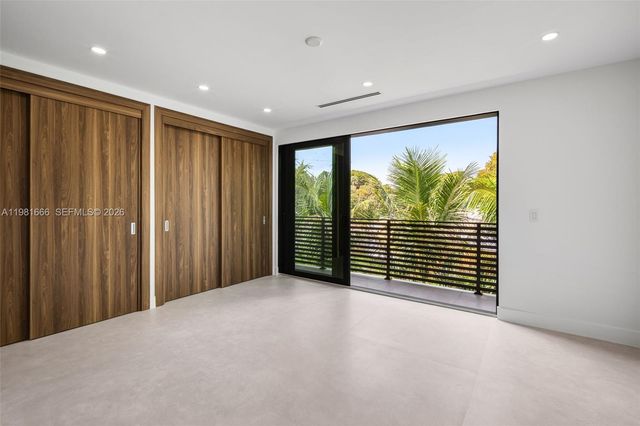 569 NW 44th St, Miami, FL 33127