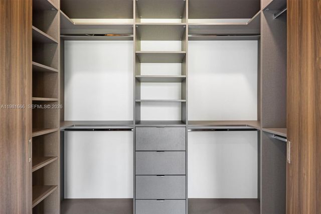 569 NW 44th St, Miami, FL 33127