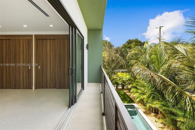 569 NW 44th St, Miami, FL 33127