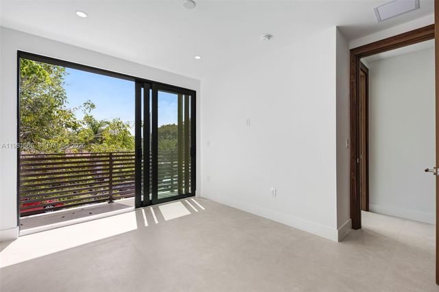 569 NW 44th St, Miami, FL 33127