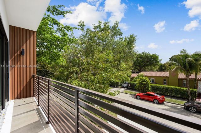 569 NW 44th St, Miami, FL 33127