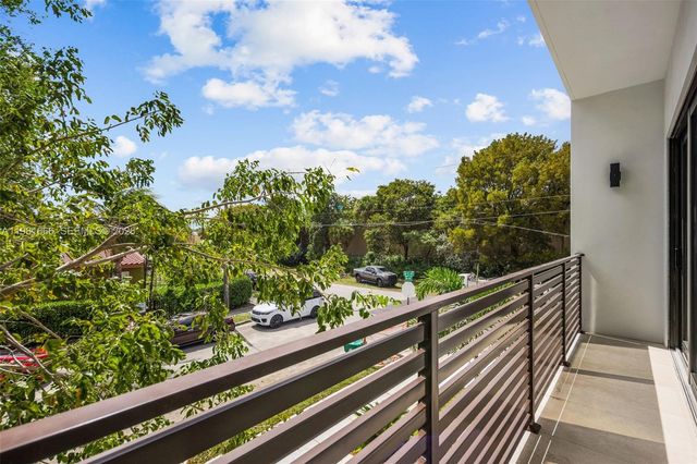 569 NW 44th St, Miami, FL 33127