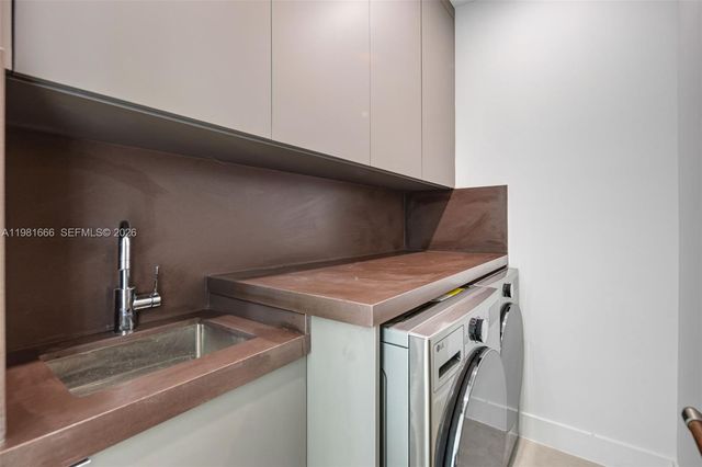 569 NW 44th St, Miami, FL 33127