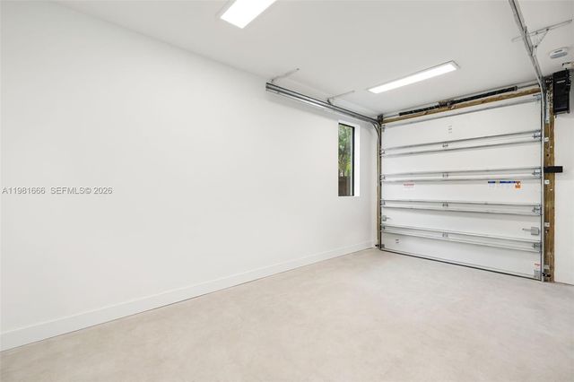 569 NW 44th St, Miami, FL 33127