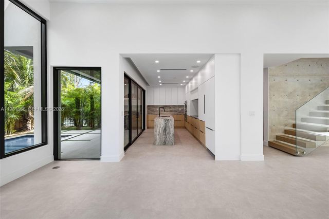 569 NW 44th St, Miami, FL 33127