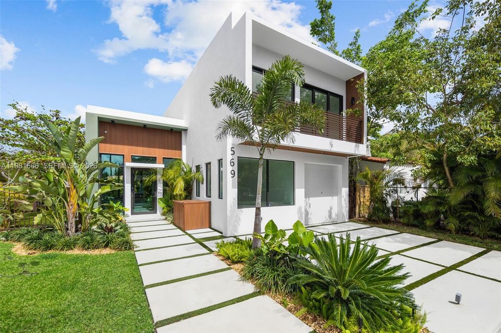 569 NW 44th St, Miami, FL 33127