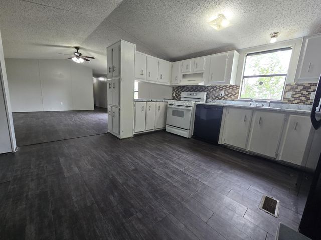 1449 Beach Airport Road, Conroe, TX 77301