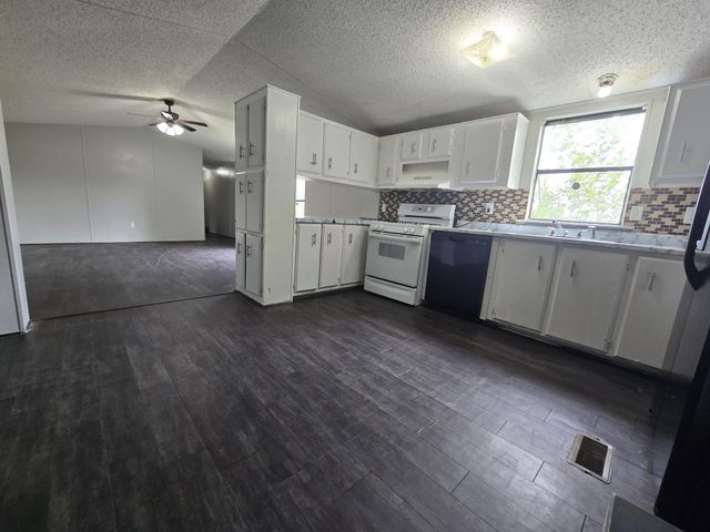 1449 Beach Airport Road, Conroe, TX 77301