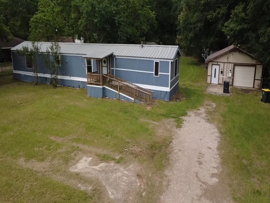1449 Beach Airport Road, Conroe, TX 77301