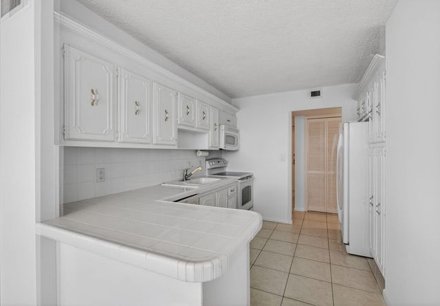 4200 N Ocean Drive 2-1606, Riviera Beach, FL 33404