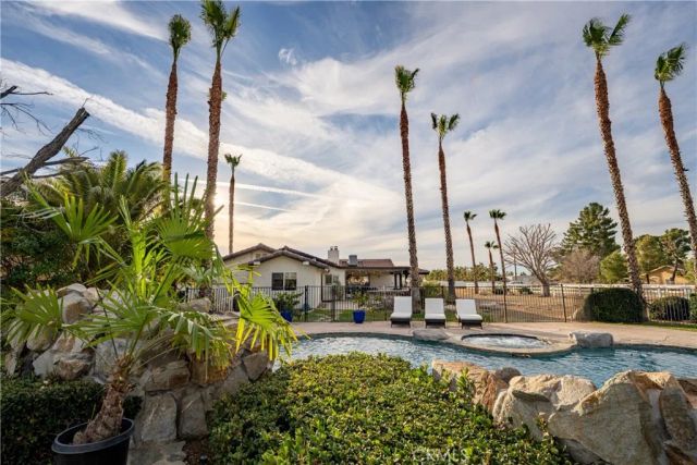 2651 W Avenue O, Palmdale, CA 93551