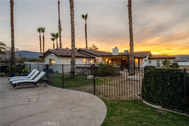 2651 W Avenue O, Palmdale, CA 93551