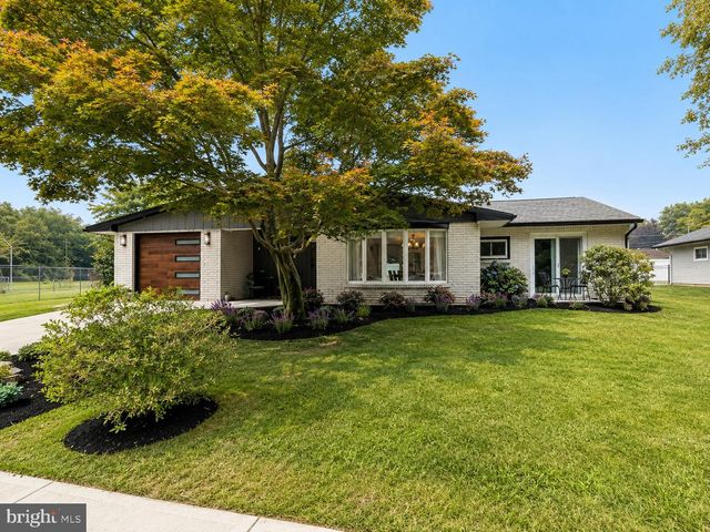 139 WILLOW DR, Levittown, PA 19054