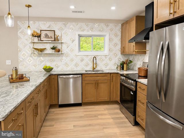 139 WILLOW DR, Levittown, PA 19054