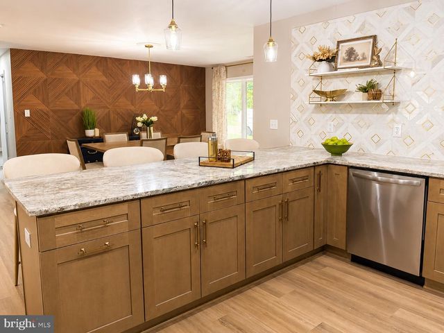139 WILLOW DR, Levittown, PA 19054