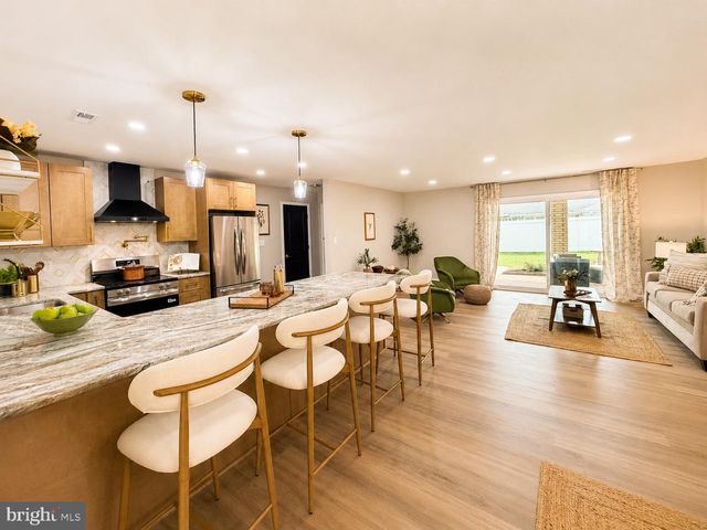 139 WILLOW DR, Levittown, PA 19054