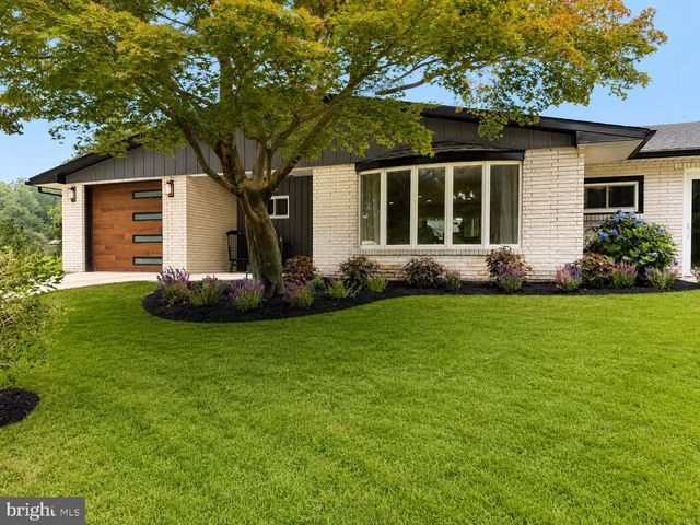 139 WILLOW DR, Levittown, PA 19054