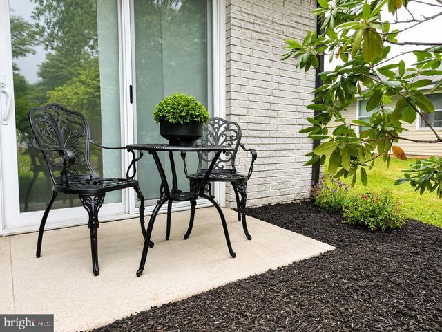 139 WILLOW DR, Levittown, PA 19054