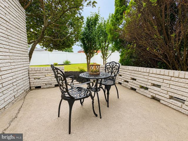 139 WILLOW DR, Levittown, PA 19054