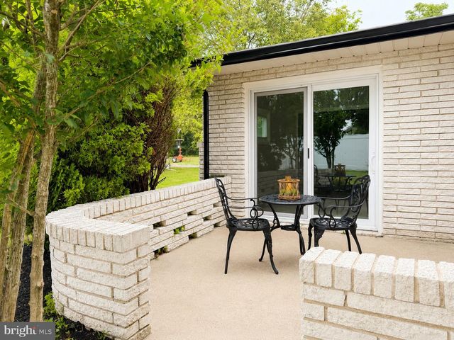 139 WILLOW DR, Levittown, PA 19054