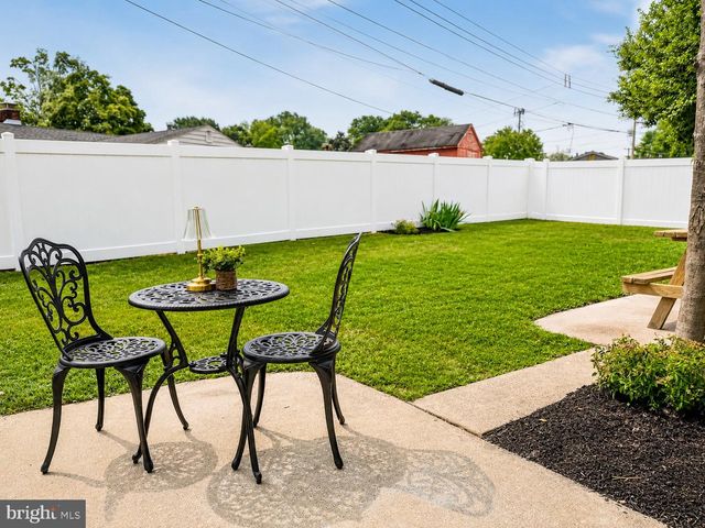139 WILLOW DR, Levittown, PA 19054