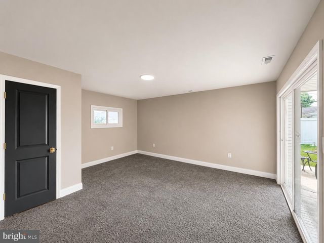 139 WILLOW DR, Levittown, PA 19054