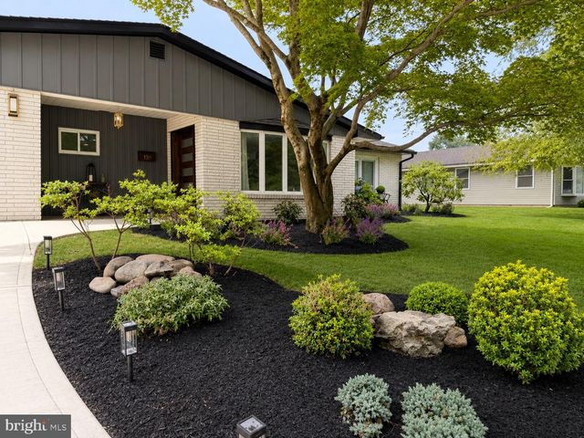 139 WILLOW DR, Levittown, PA 19054