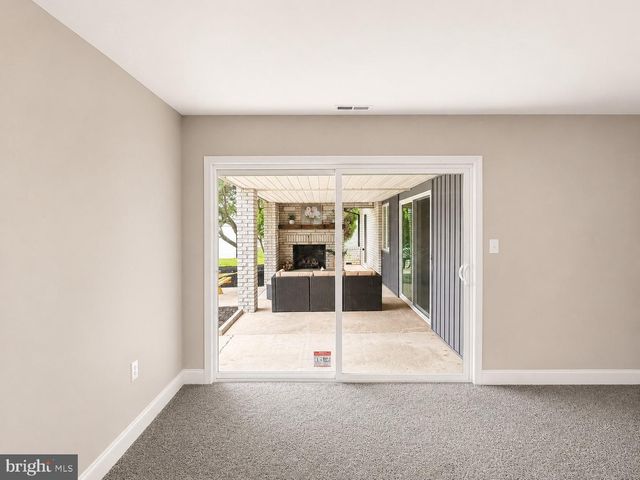 139 WILLOW DR, Levittown, PA 19054
