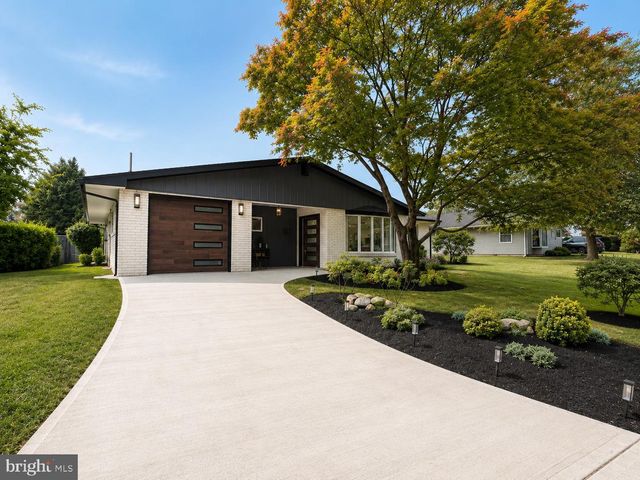 139 WILLOW DR, Levittown, PA 19054