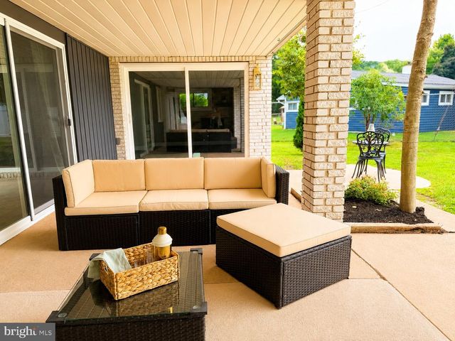 139 WILLOW DR, Levittown, PA 19054