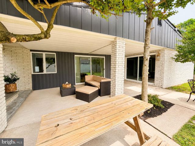 139 WILLOW DR, Levittown, PA 19054