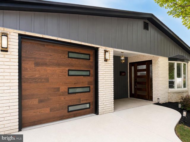 139 WILLOW DR, Levittown, PA 19054