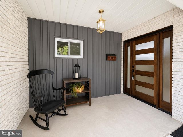 139 WILLOW DR, Levittown, PA 19054