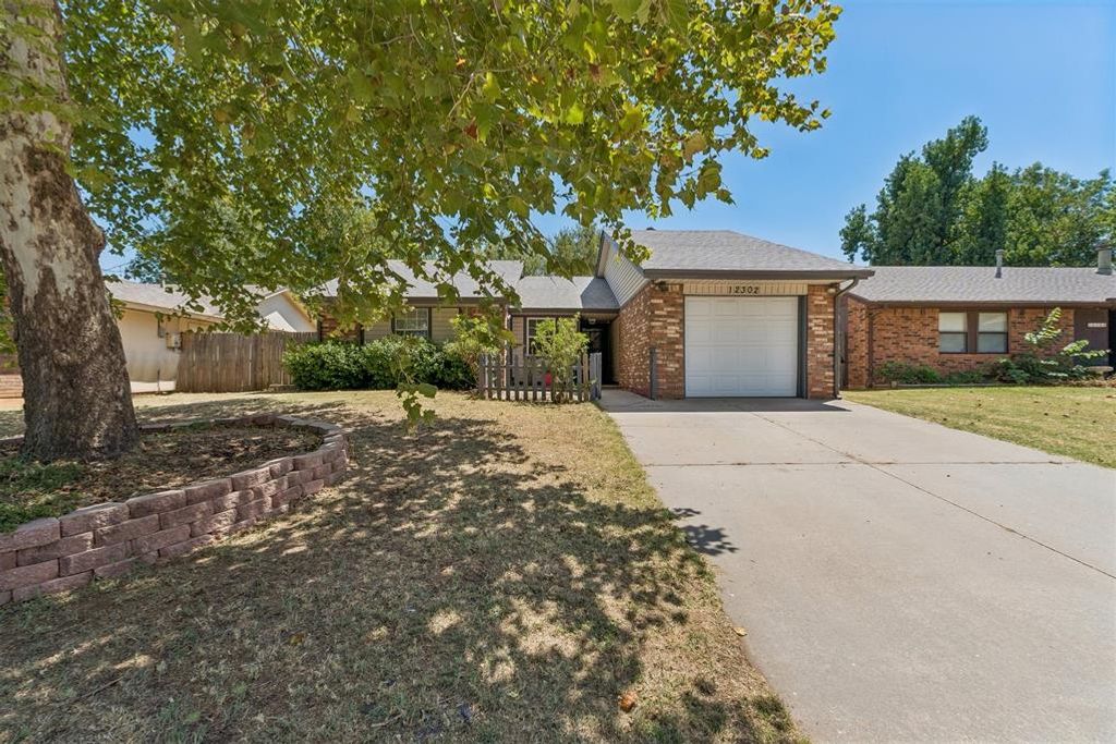 12302 SW 15th Terrace, Yukon, OK 73099