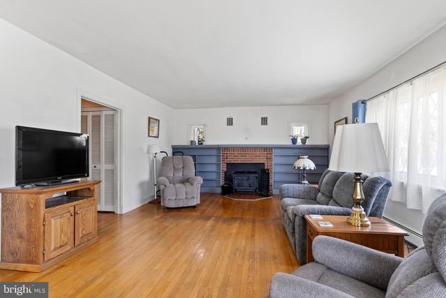 206 E MAIN ST, New Bloomfield, PA 17068