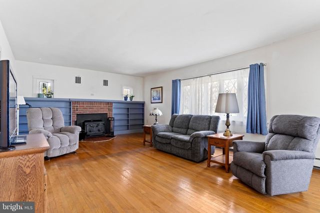 206 E MAIN ST, New Bloomfield, PA 17068