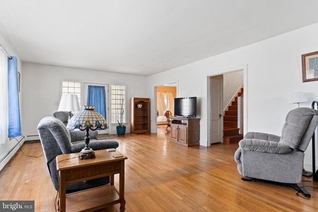 206 E MAIN ST, New Bloomfield, PA 17068