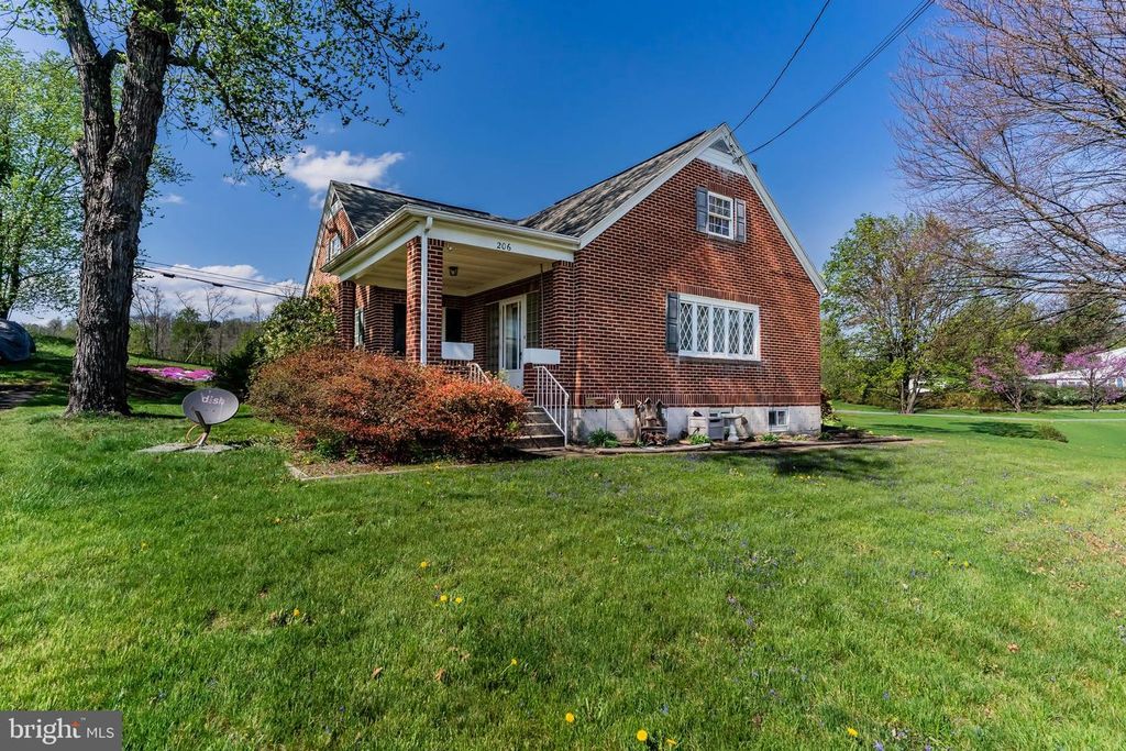 206 E MAIN ST, New Bloomfield, PA 17068