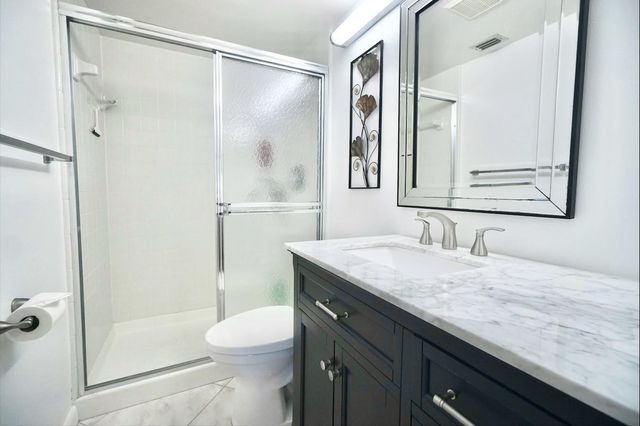 444 Pine Glen Lane D-1, Greenacres, FL 33463