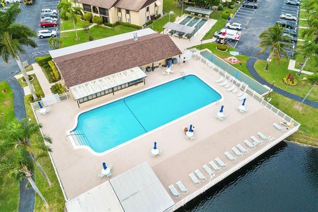 444 Pine Glen Lane D-1, Greenacres, FL 33463