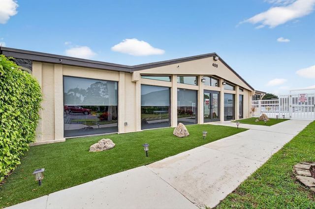 444 Pine Glen Lane D-1, Greenacres, FL 33463