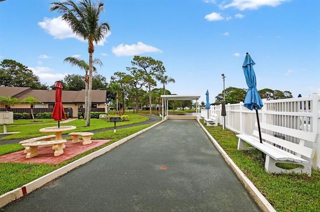 444 Pine Glen Lane D-1, Greenacres, FL 33463