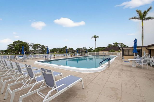 444 Pine Glen Lane D-1, Greenacres, FL 33463