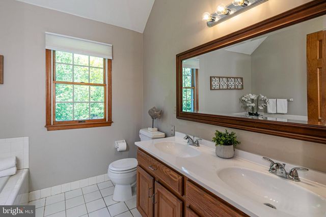 51 FIELDSTONE RD, Skillman, NJ 08558